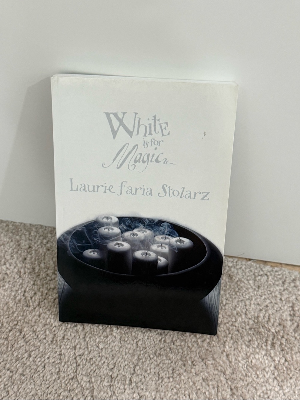 White Is for Magic by Laurie Faria Stolarz paperback (fair)